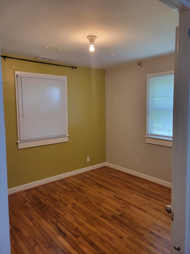 Photo - 3445 Draper Ave