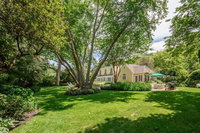 Photo - 246 Tuckahoe Ln