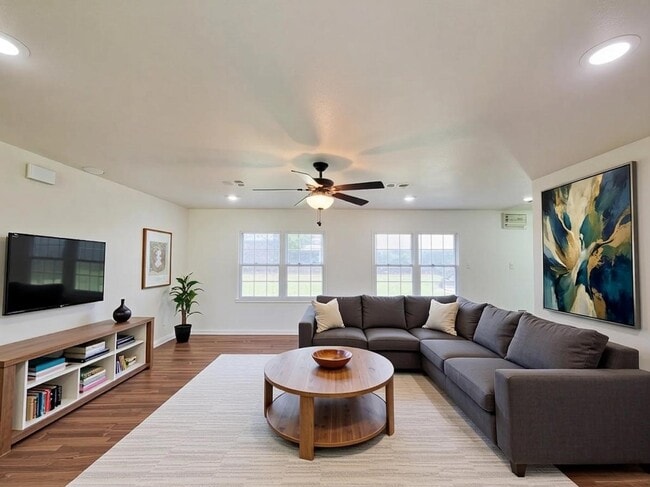 Photo - 413 S Market St