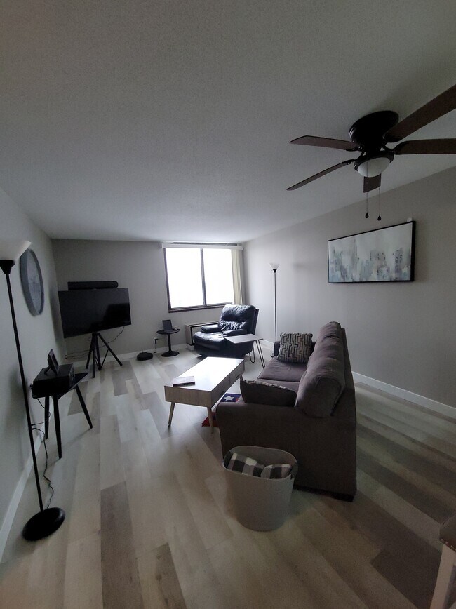 Living room - 1181 Edgcumbe Rd Unidad Robert Hogseth