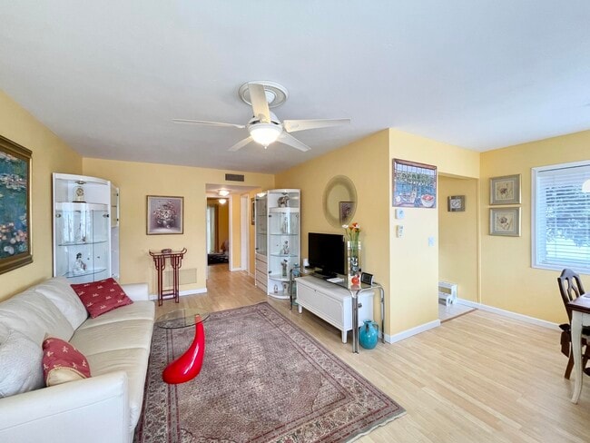 Photo - 3120 Cynthia Ln Unit 112