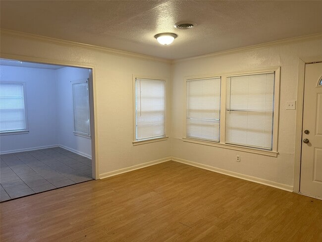 Photo - 1420 Harrop Ave