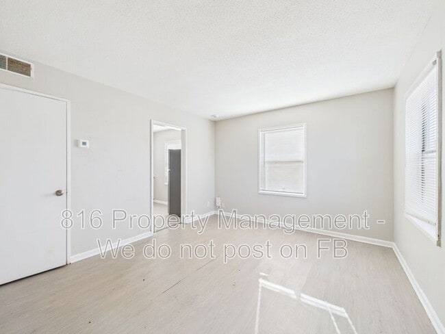 Photo - 801-803 E Bannister Rd Unidad 801