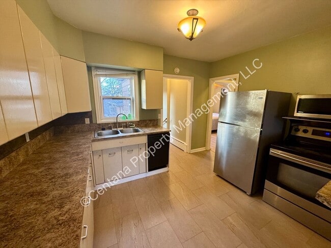 Photo - Semi-Furnished 5 bed 2 bath with large fenced yard for rent!