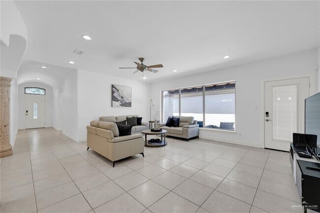 Photo - 21 E Thornhill Ave