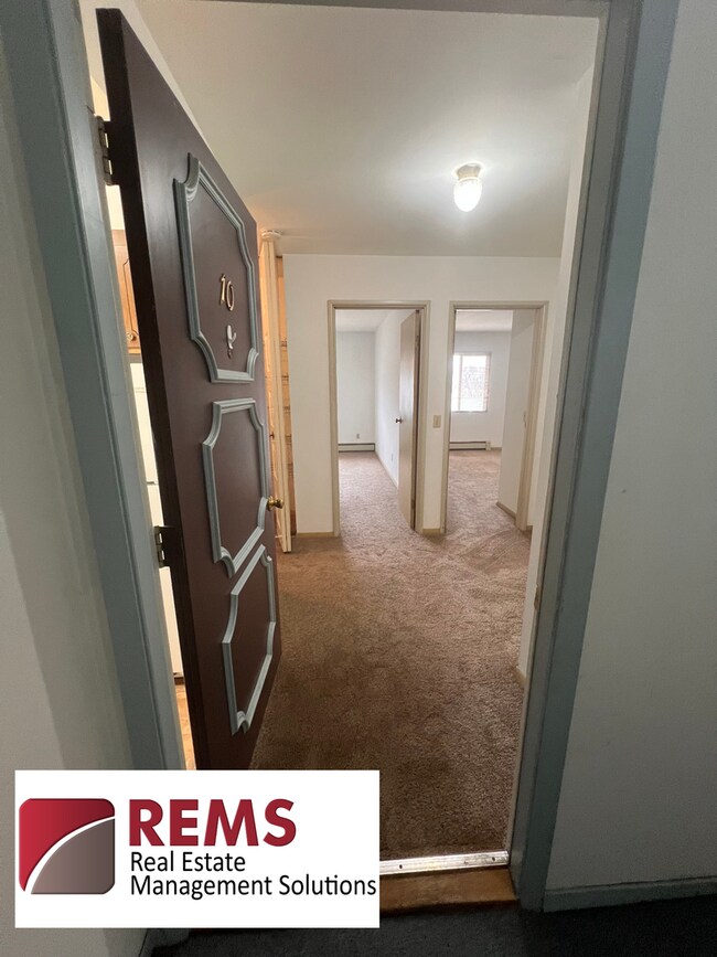 Building Photo - 517 E Cook St Unit 10