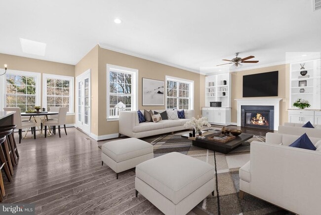 Photo - 1923 Harrington Pl