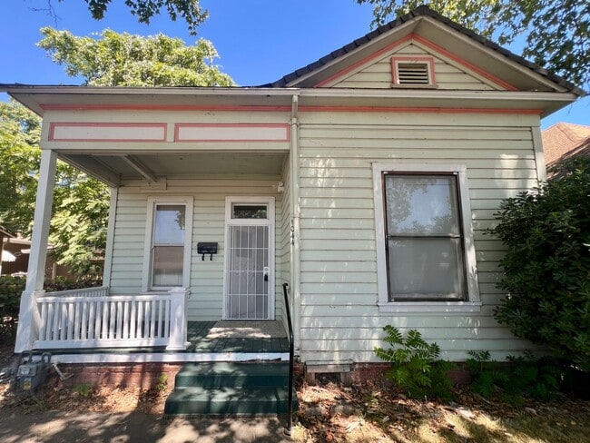 Building Photo - 1044 Lincoln St