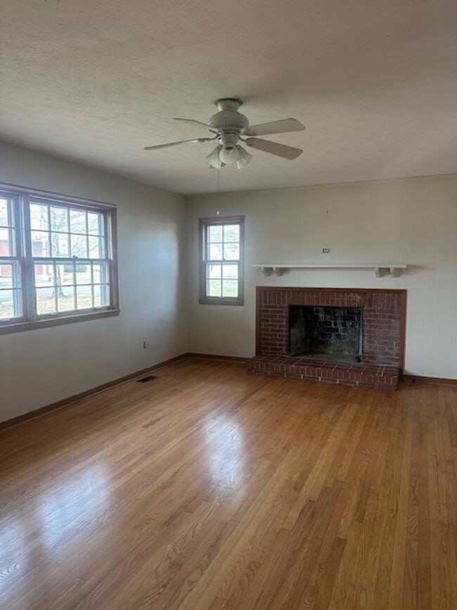 Photo - Andersonville 37705 - 4 bedroom, 2 bath home - Contact Kenna Stephens (865) 604-4635
