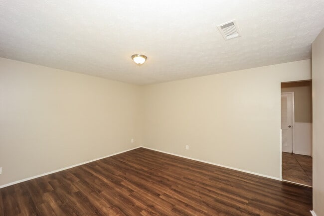 Photo - 6133 Fieldcrest Dr