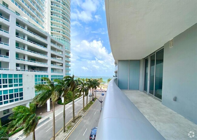 Building Photo - 1 br, 1.5 bath Condo - 488 NE 18th St Awes...