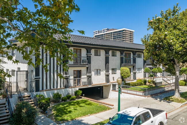 Building Photo - Villa D'Roga