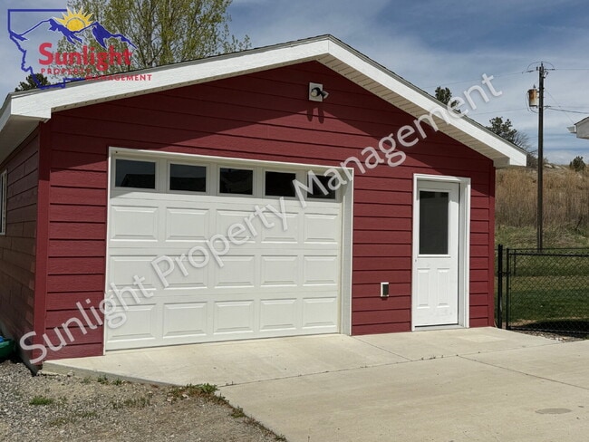 Photo - 3 Bed 2 Bath 2,756 sq ft on 2+ acres in Columbus