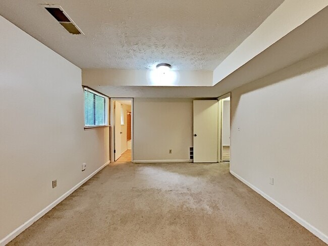 8401 Beechwood Trce
