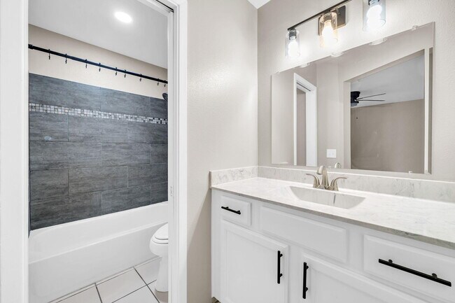 Photo - 200 White St