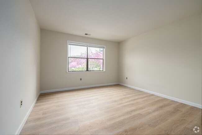 1BR, 1BA - Bedroom - Brooklawn Gardens