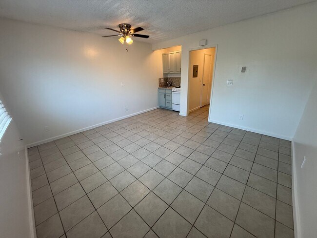 1133 Freeman Ave