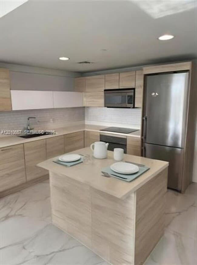 Photo - 16385 Biscayne Blvd Unit 16385 Biscayne Blvd # 717