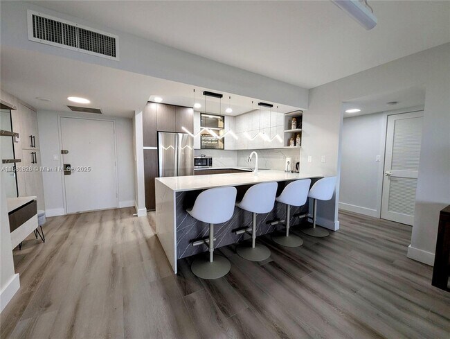 Photo - 500 Three Islands Boulevard Unidad 808