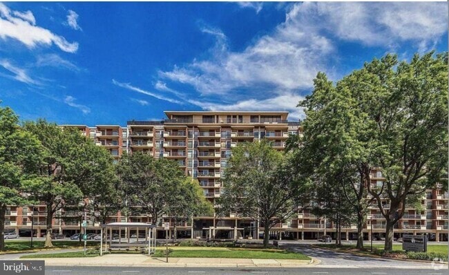 Building Photo - 1300 Army Navy Dr Unit 922 Rental