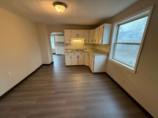 Building Photo - 7402 Park Ln Unit 3