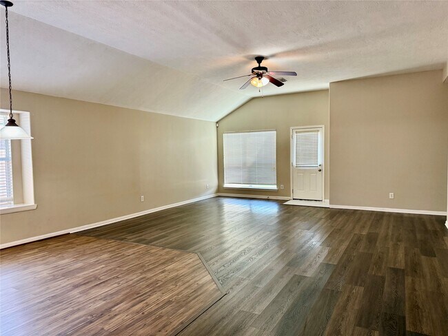 Photo - 7111 Favian Ct