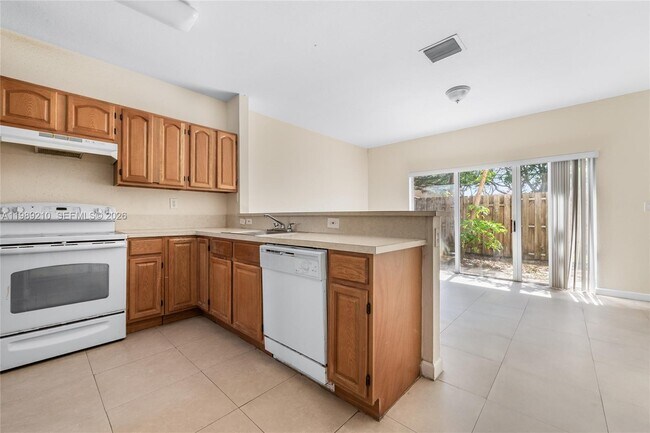 Photo - 3360 NE 14th Dr