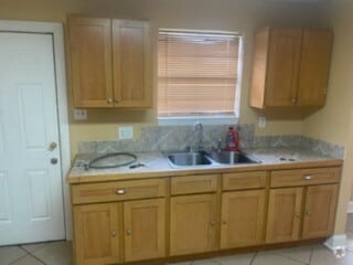 Building Photo - 8701 Dinkins St Rental