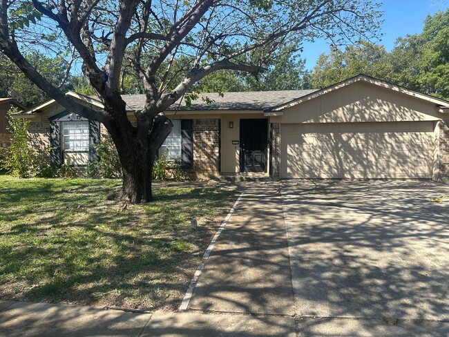 Quail Creek Addition Brick home in Crowley... - Quail Creek Addition Brick home in Crowley...