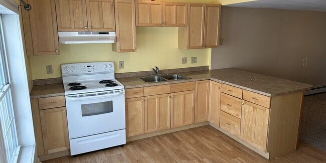 Photo - 208 Grove St