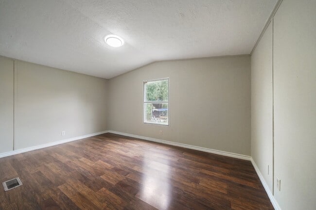 Photo - Charming 3-Bed, 2-Bath Retreat on Country Oaks Street, Brazoria!