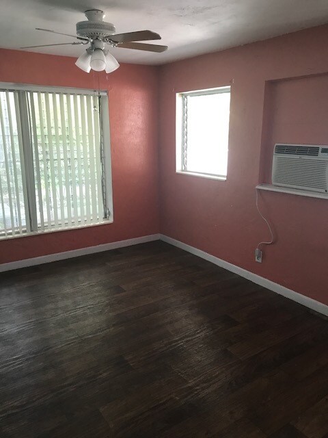 Photo - 1703 Johnson St