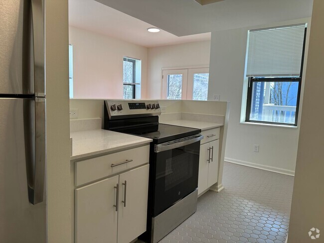 Building Photo - 1785 Sycamore St Unit 2 Rental