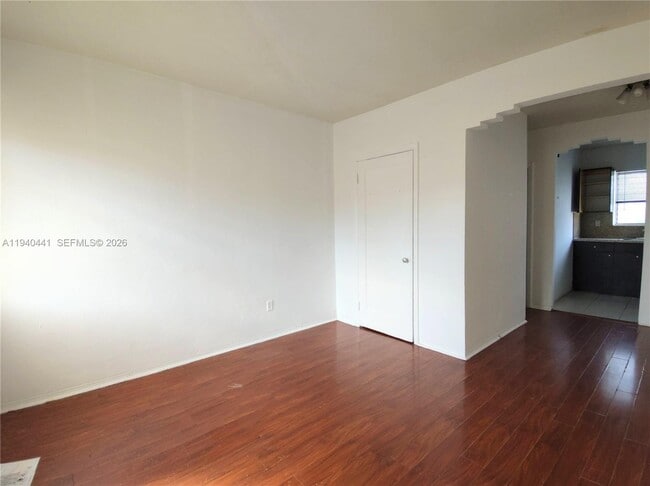 Photo - 1565 SW 6th St Unit 6