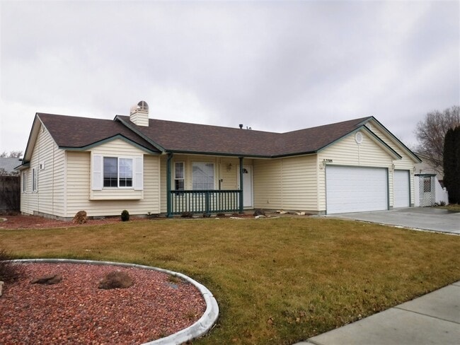 Building Photo - Beautiful single level home with 4 bed 2 bath, just off Indiana and E Ustick Rd.