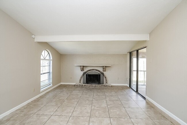 Building Photo - 14606 Leacrest Dr
