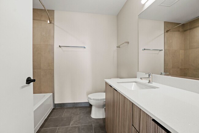 Photo - 4600 N Broadway Unit 311