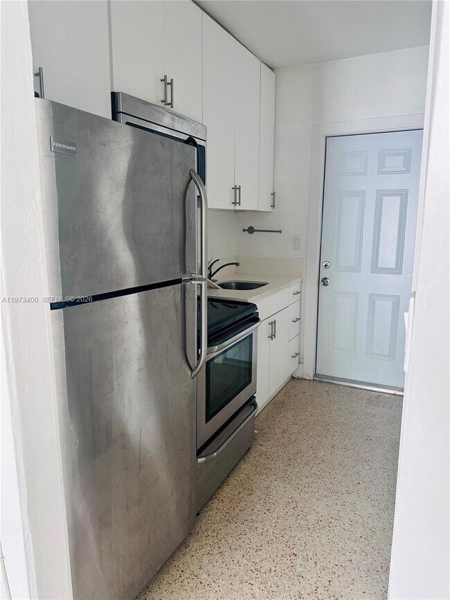 Photo - 1450 SW 6th St Unit 2