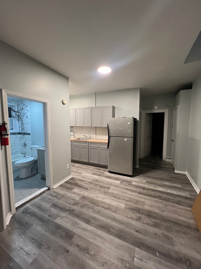 Kitchen - 1172 Summit Ave Apartments Unit 1172 Summit Avenue JC