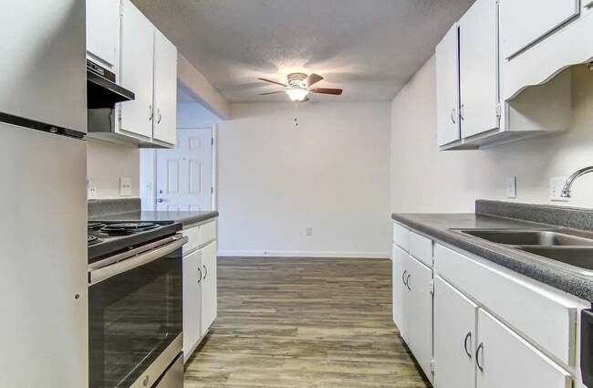 Garden Kitchen - Canterbury Woods