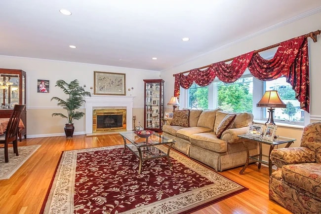 Photo - 21 Maplemoor Ln