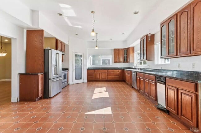 Photo - 507 Kings Way