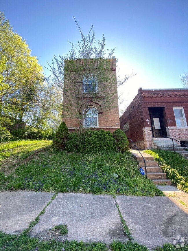 Building Photo - Get it while it lasts! Spacious 4 Bedroom ... Rental