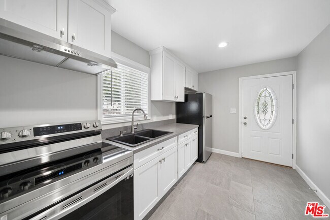 1545 W 23rd St