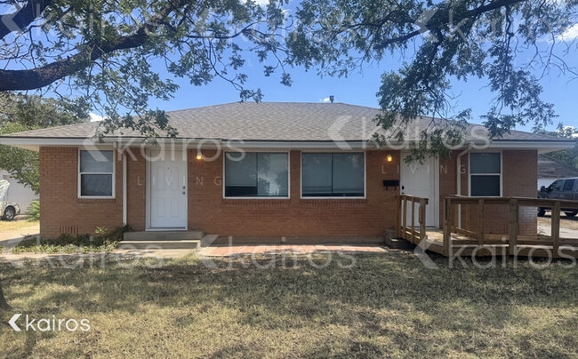 Building Photo - 107 S Palo Duro St