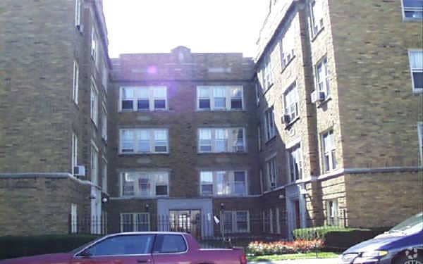 2000 W Foster Ave