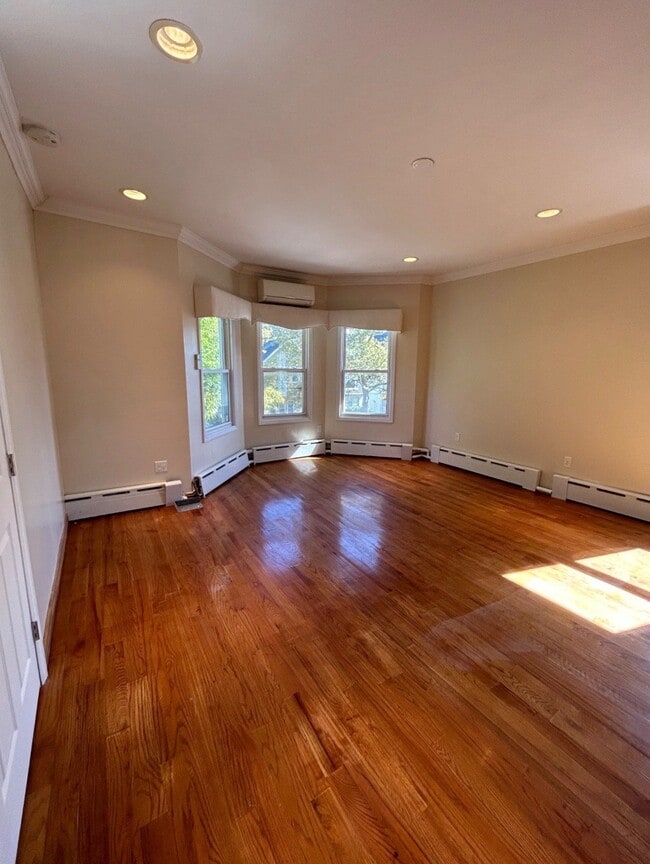 Photo - 1172 E 37th St Unidad Apt # 2