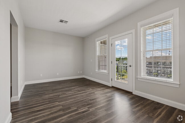 Studio - 659SF
