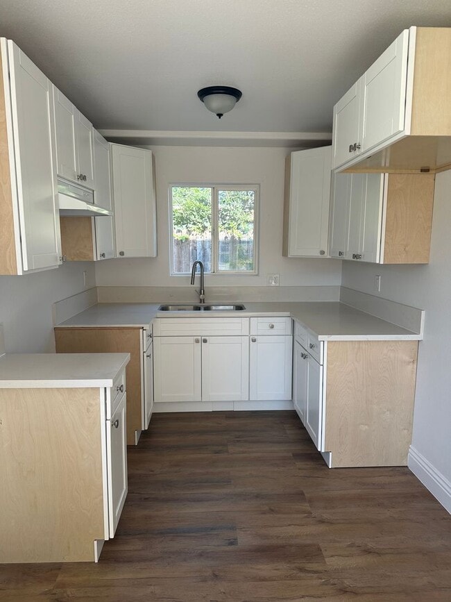 Photo - 1472-1472 E 21st St Unit 1472