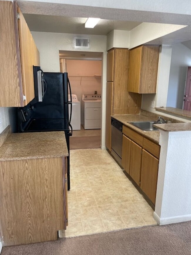 Building Photo - Lexington Place - 1134 Unit 1134